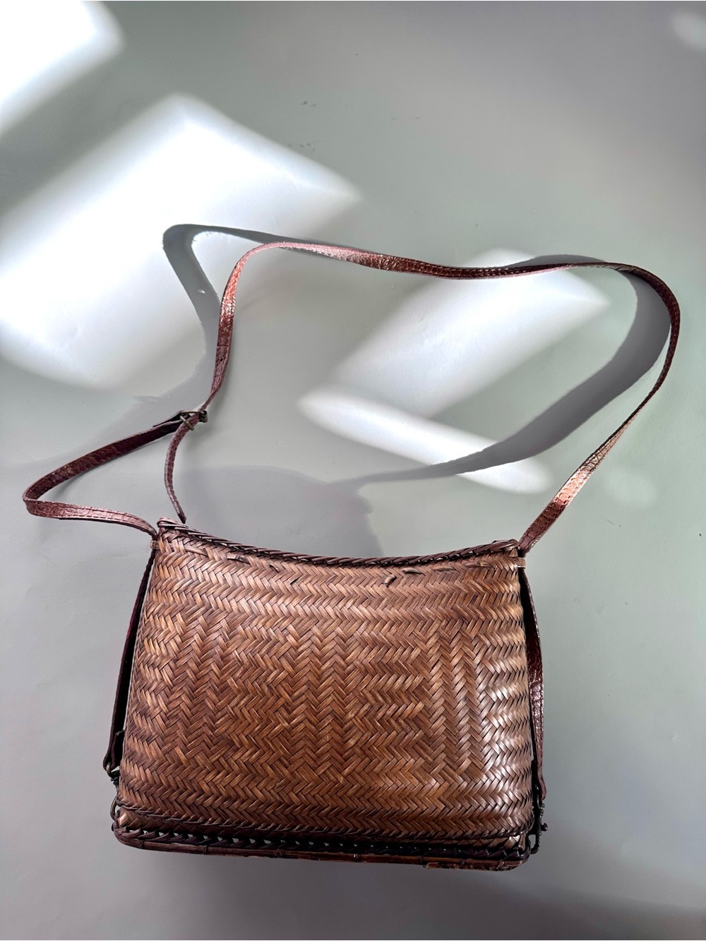 Vintage Woven Crossbody Shoulder Bag in Brown